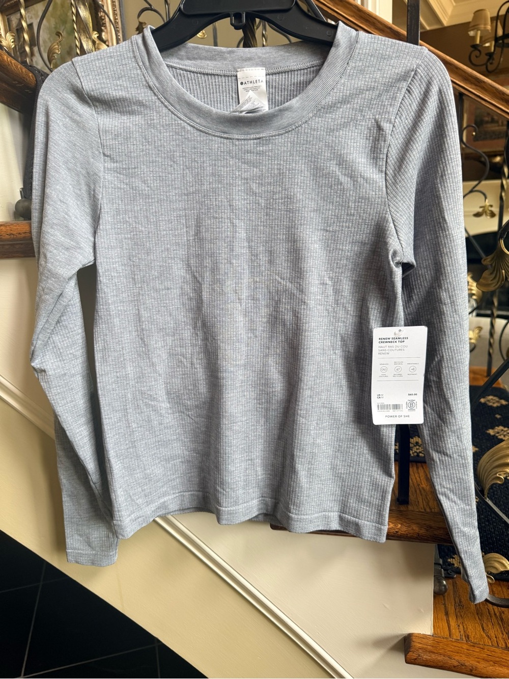 Athleta Renew Seamless Crewneck top. NWT Gray. Size M